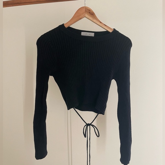 29 | 28 Long Sleeve Cropped Knit w/ Waist Wrap - Picture 1 of 2
